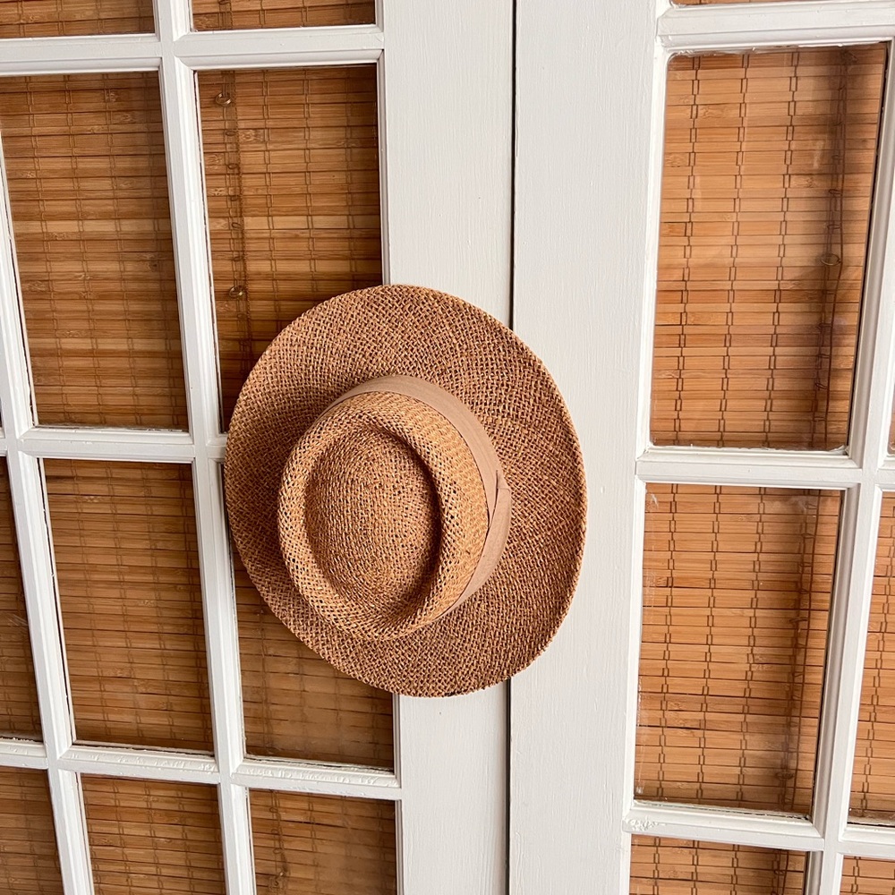 Vintage straw hat! 👒